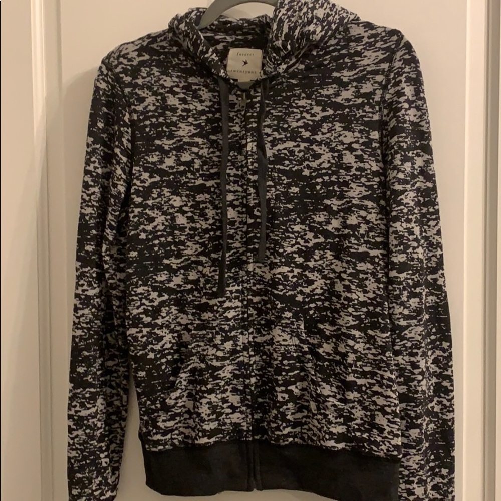 Forever 21 static look thin hoodie M